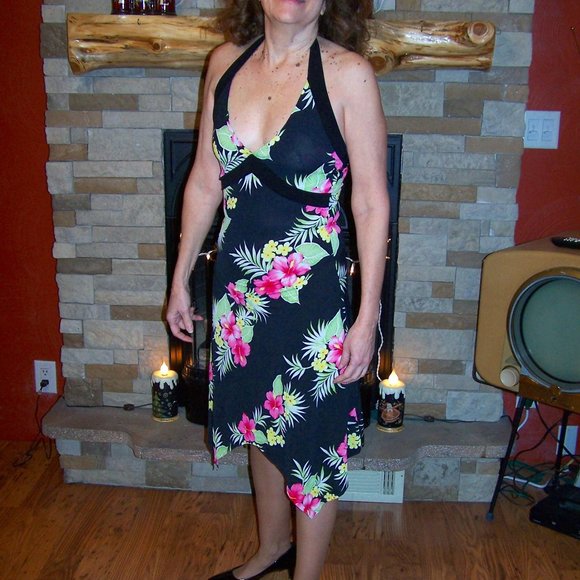 SAN JOY Dresses & Skirts - SAN JOY SEXY HALTER DRESS BLACK w VIBRANT TROPICAL FLORAL PATTERN